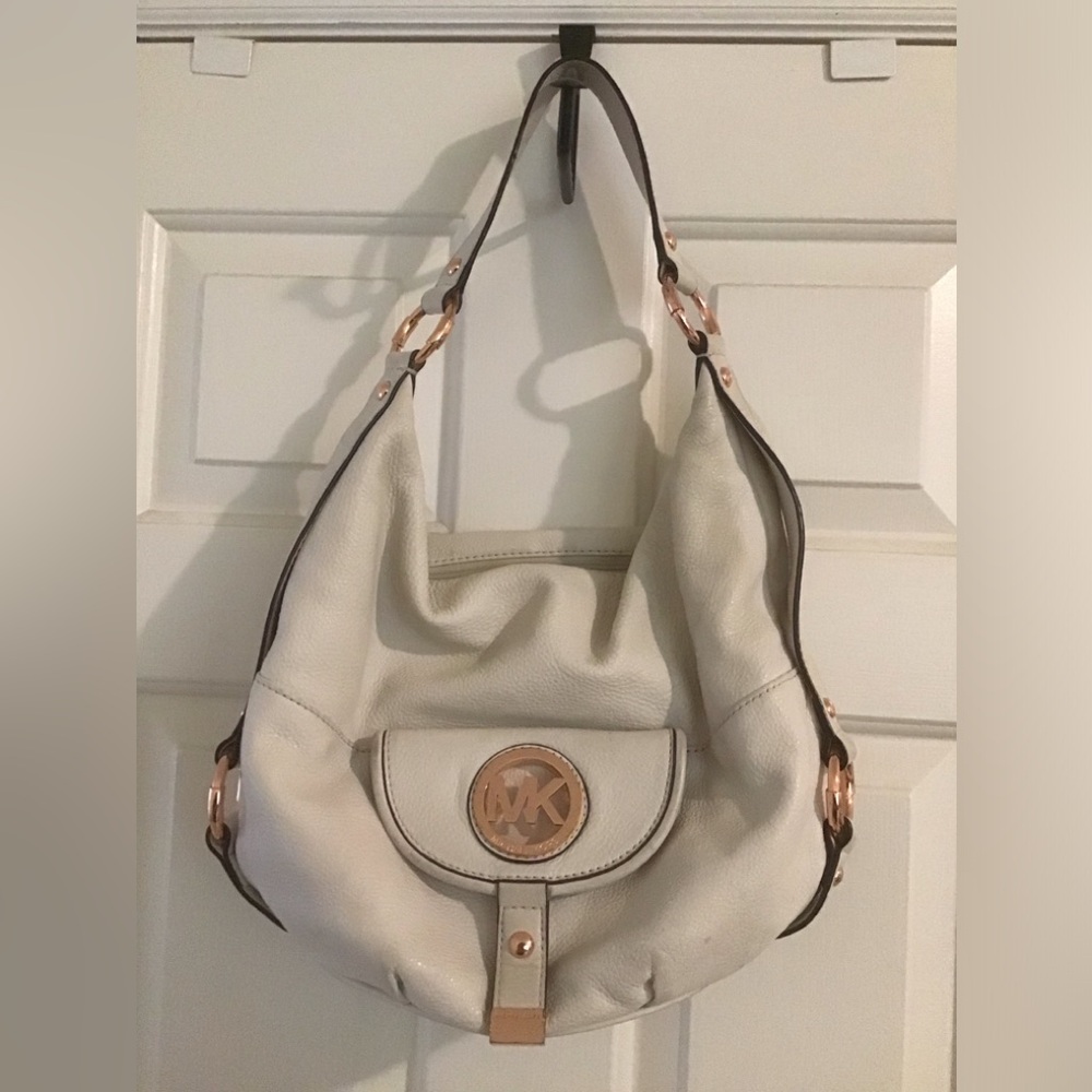 Michael Kors purse *see pictures